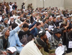 اگر مسافران را آزاد نمی کنید، خودمان دست به کار می شویم