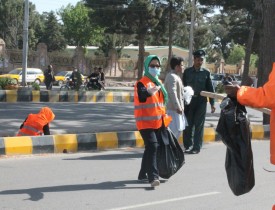 زنان هراتی در یک حرکت نمادین اقدام به پاک کاری شهر کردند