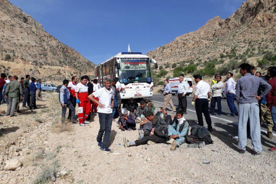 ۳۰ کشته و زخمی در نتیجه‌ واژگون‌شدن موتر حامل پناهجویان افغانستان در ایران