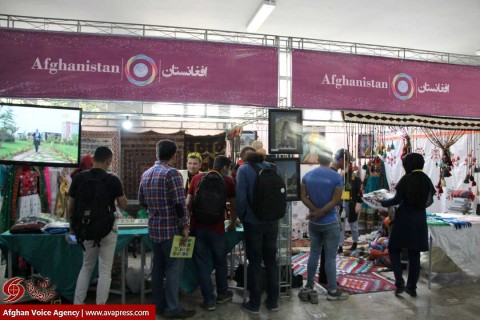 هشتمین نمایشگاه بین الملل دانشگاه تهران با نمایش آثار فرهنگی و هنری افغانستان/ دانشجوی افغانستانی را خارجی نمی‌دانیم