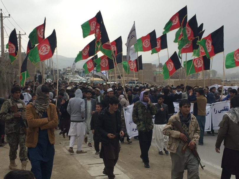 معترضان در بغلان شاهراه بغلان-مزار شریف را مسدود کردند