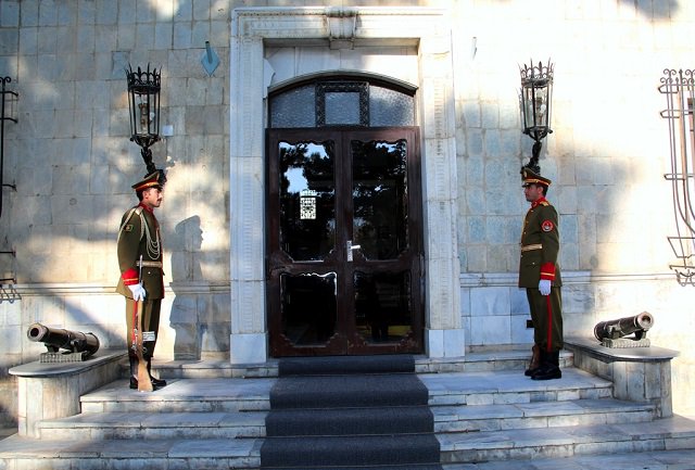 Fire hits part of Afghan presidential palace