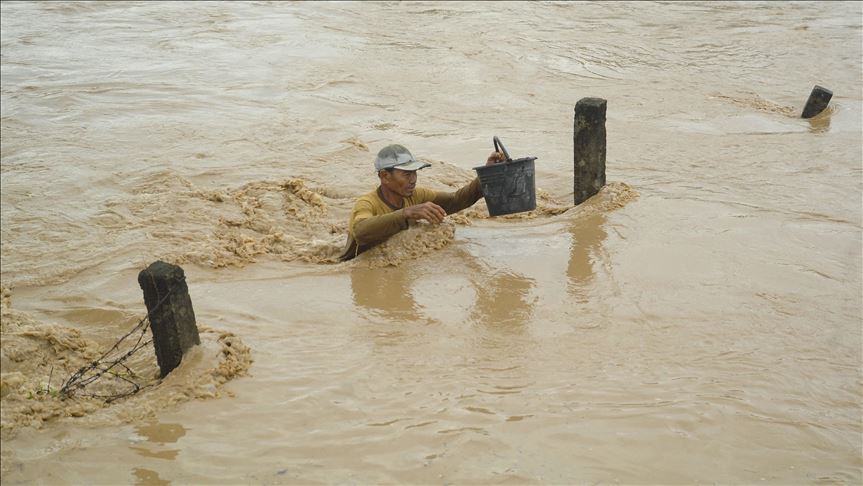 At least 70 dead in floods in eastern Indonesia