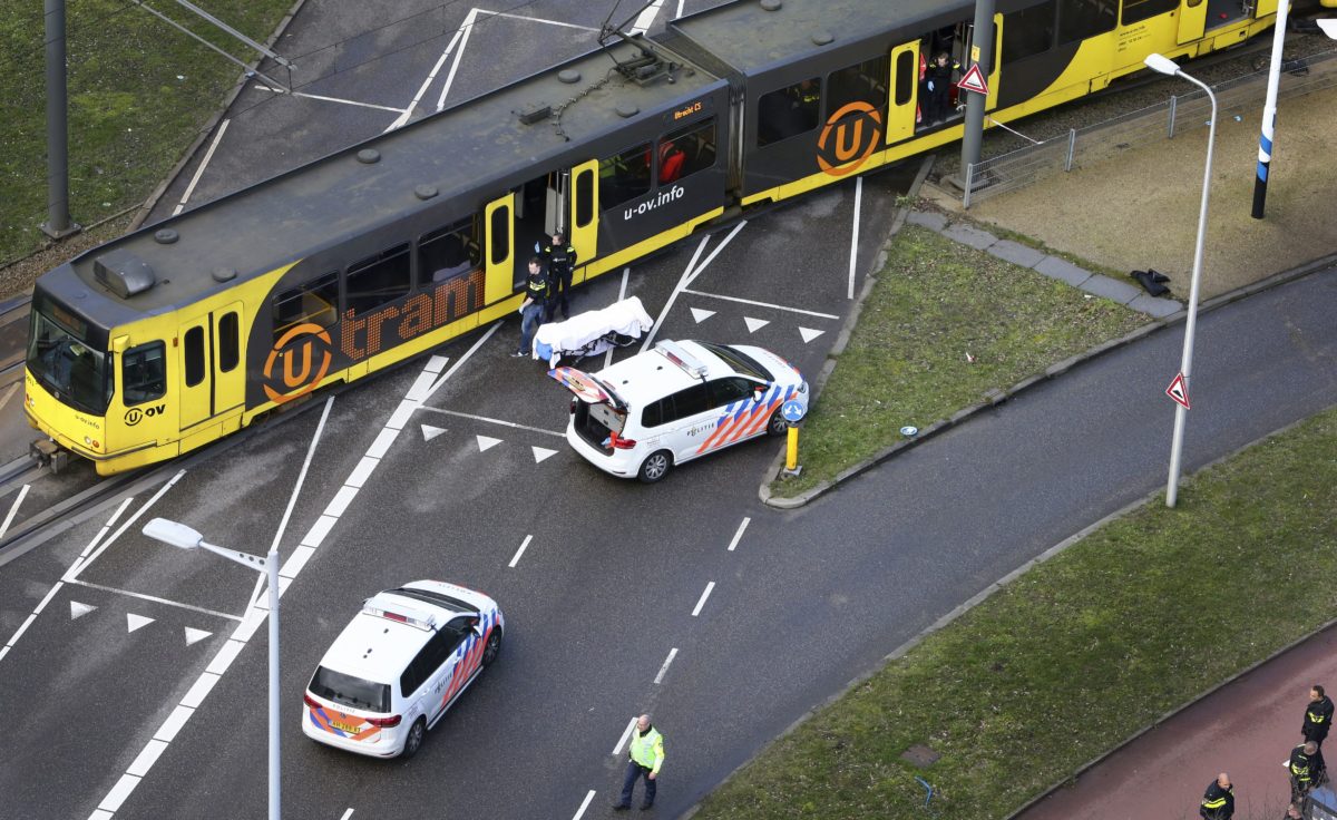 Dutch police hunt suspect after shooting on tram kills 1