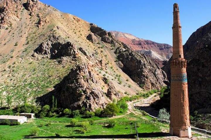 منارجام غور در آستانه فروریزی