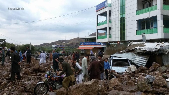 شاهراه سالنگ به دلیل سرازیر شدن سیلاب‌ها مسدود شد