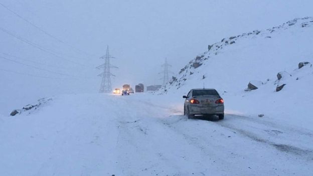 تردد موترهای سبک با زنجیر (چین) در شاهراه سالنگ میسر است