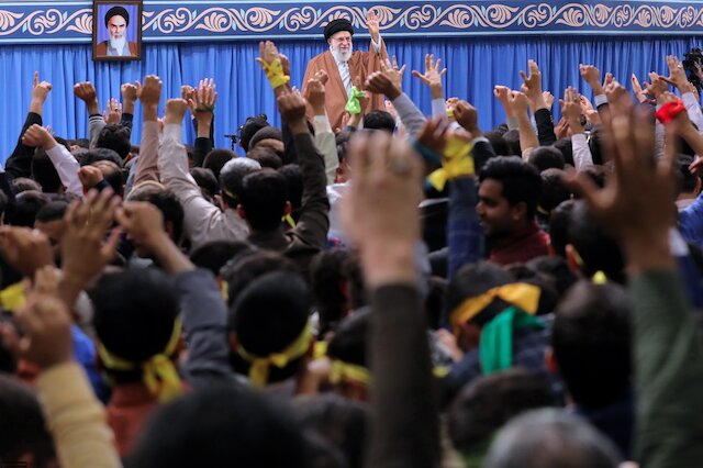 Imam Khamenei Stresses Need to Keep Spirit of Jihad and Resistance