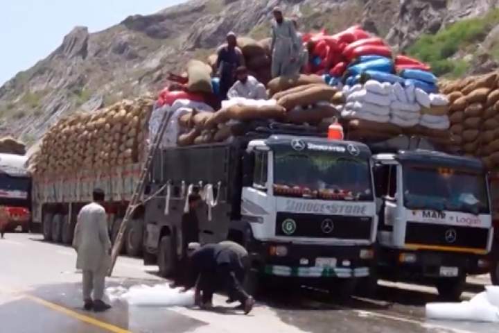 توقف 14هزار کانتینر جنس افغانستان در خاک پاکستان/ تلاش‌ها برای باز شدن مرزها ادامه دارد