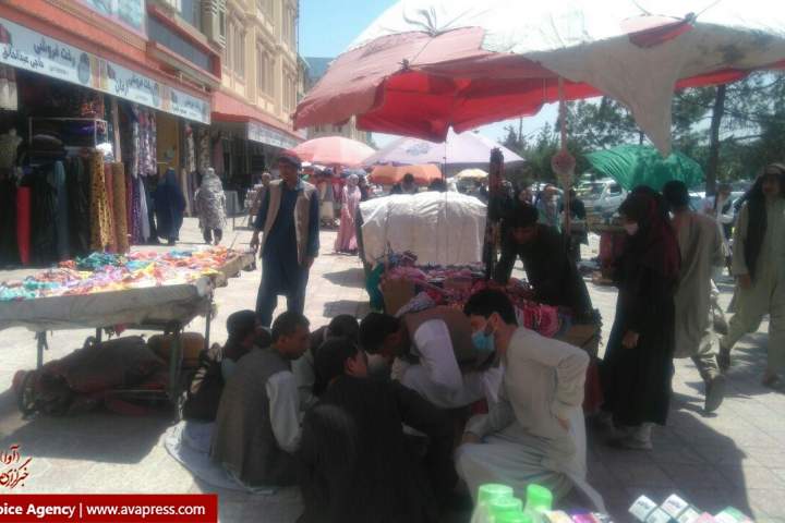 دید و بازدید عیدی شهروندان مزارشریف؛ کرونا در بلخ جدی گرفته نمی‌شود!