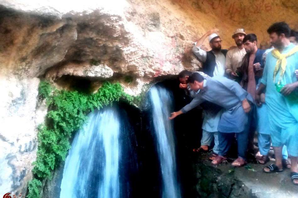 درّه «انگشت شاه» در سرپل؛ میزبان صد‌ها گردشگر از ولایات شمالی