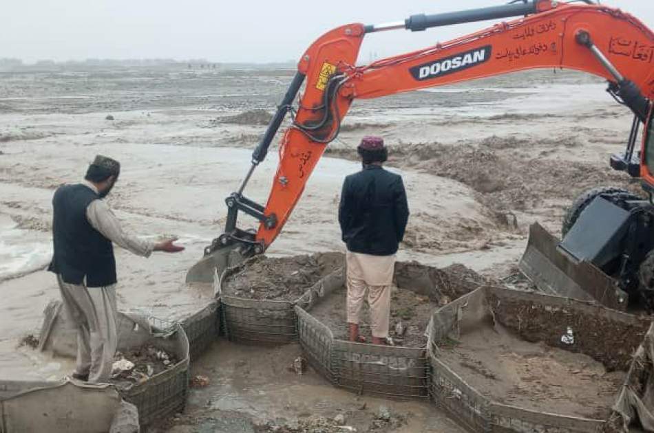 The Kabul-Kandahar highway blocked by traffic