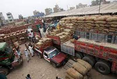 Duty-free tomatoes and onions cross into Pakistan