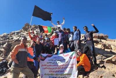 گزارش تصویری/ فتح سه قله بلند ایران توسط کوهنوردان مهاجر افغانستانی  <img src="https://cdn.avapress.net/images/picture_icon.png" width="16" height="16" border="0" align="top">