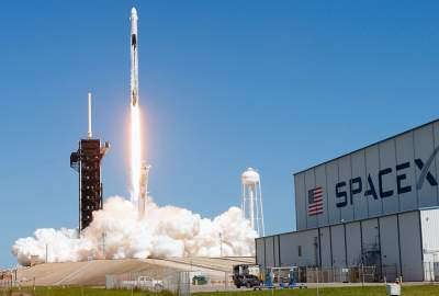 SpaceX capsule heads to space station