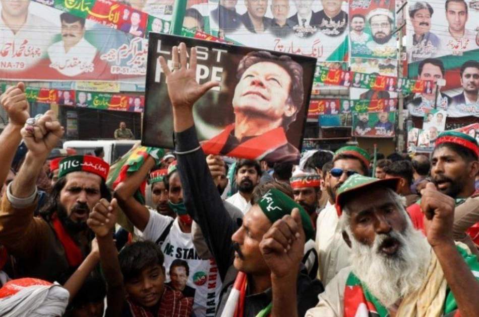 عمران خان د اسلام آباد پر لور د خپلو پلویانو لاریون وځنډاوه