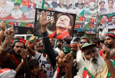 عمران خان د اسلام آباد پر لور د خپلو پلویانو لاریون وځنډاوه