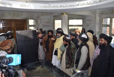 Islamic Emirate Visits Grave of Ahmad Shah Massoud