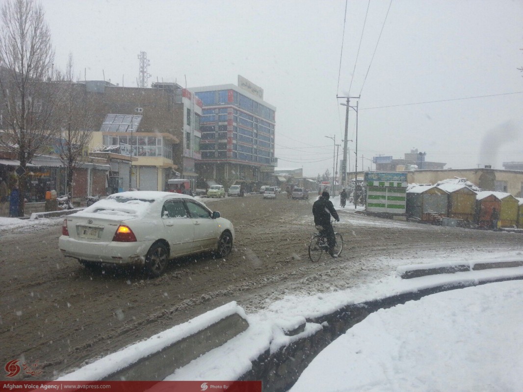 گزارش تصویری / بارش اولین برف زمستانی در شهر غزنی  <img src="https://cdn.avapress.net/images/picture_icon.png" width="16" height="16" border="0" align="top">