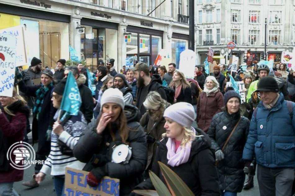 Economic crisis in Britain; A strike of half a million people