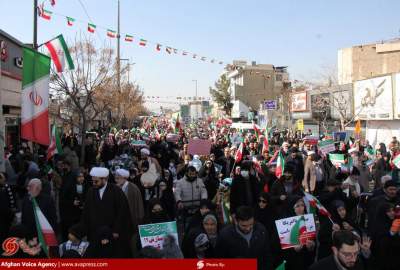 حضور گسترده مردم قم در جشن پیروزی انقلاب اسلامی؛ مهاجرین افغانستانی دوشادوش انصار در راهپیمایی 22 بهمن شرکت کردند  <img src="https://cdn.avapress.net/images/picture_icon.png" width="16" height="16" border="0" align="top">