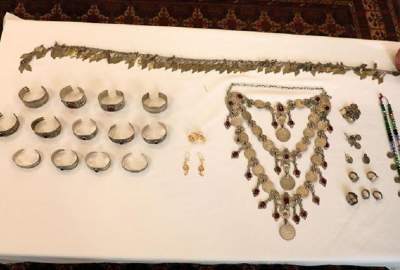 Afghan women donate jewelry to help victims in Turkey