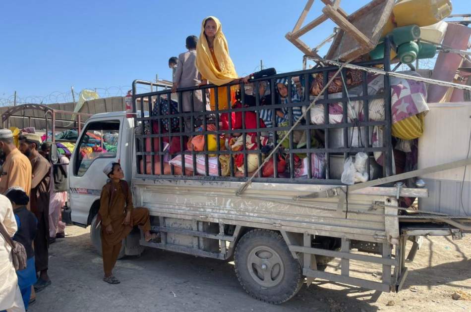 نزدیک به ۳۰۰ مهاجر از پاکستان به کشور برگشتند