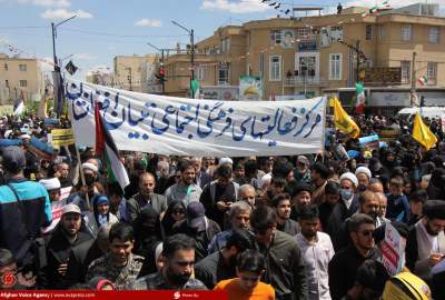 تصاویر/ حضور گسترده مهاجرین افغانستانی و اعضای مرکز تبیان قم در راهپیمایی روز جهانی قدس  