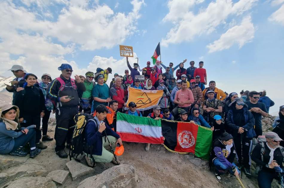 صعود مشترک کوهنوردان افغانستانی و ایرانی به قله «پرسون» با شعار وحدت و همدلی بین دو کشور