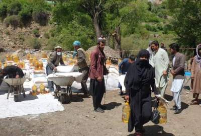 د دايکنډي او بادغيس ولايتونو له نږدې شپږ زره کورنيو سره خوراکي او نغدي مرسته وشوه