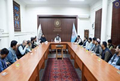 Minister Azizi Meets Miners and Traders