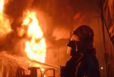 A massive fire in Türkiye involved 10 factories