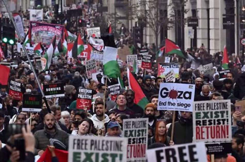 Hundreds of thousands of pro-Palestine protesters rally in London