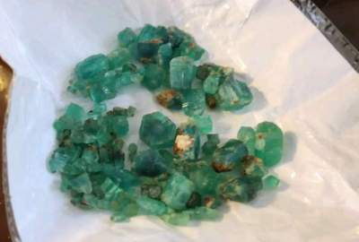 فروش شش هزار و ۴۹۳ قیراط زمرد پنجشیر به‌ ارزش ۱۸۵ هزار امریکایی