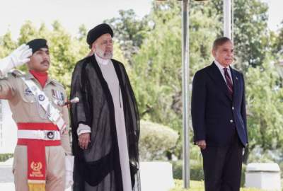 Signing of 8 cooperation documents and agreements between Iran and Pakistan/ President and Sharif