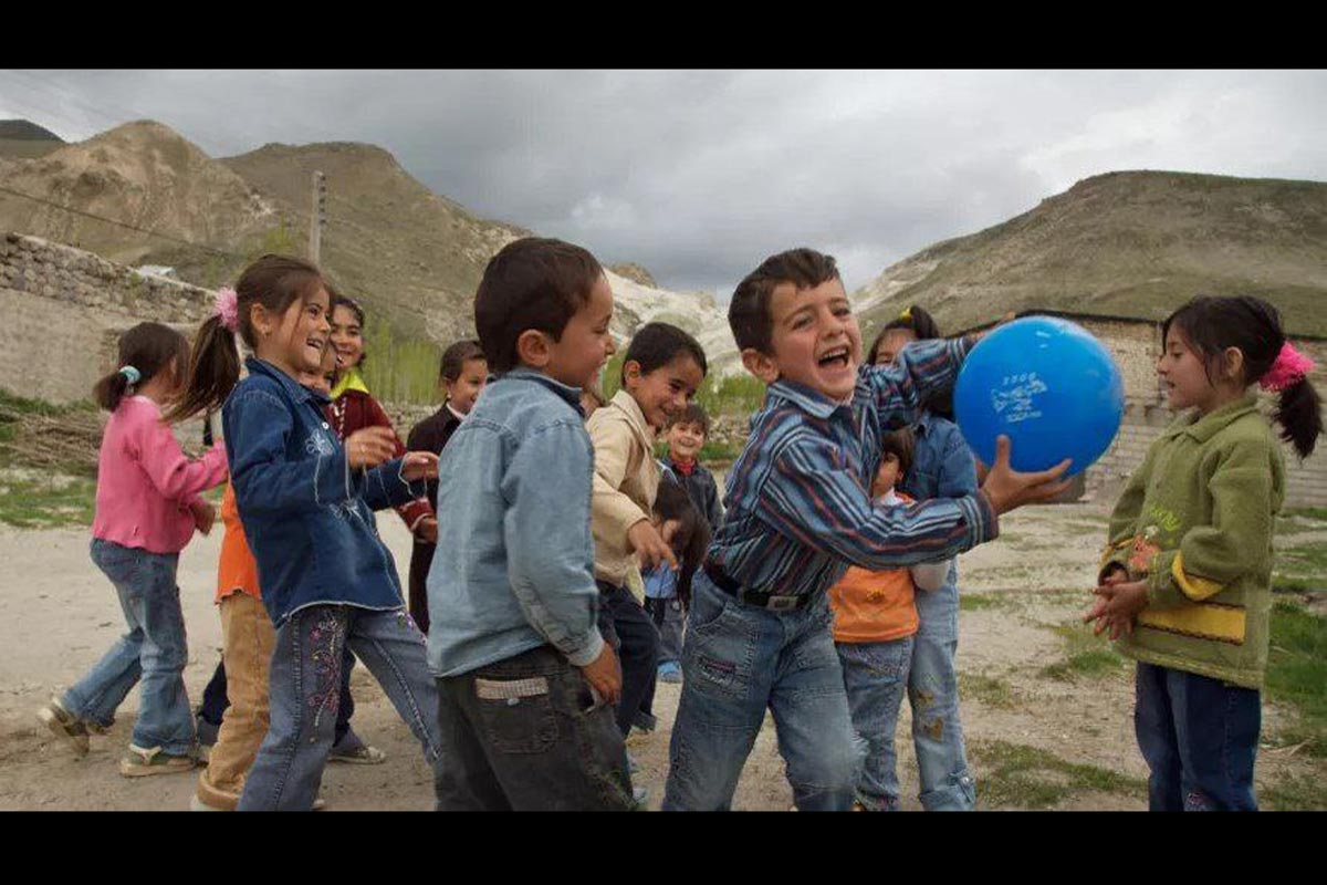 به خطر مواجه‌شدن زندگی میلیون‌ها کودک به اثر سیلاب در کشورهای جنوب آسیا از جمله افغانستان