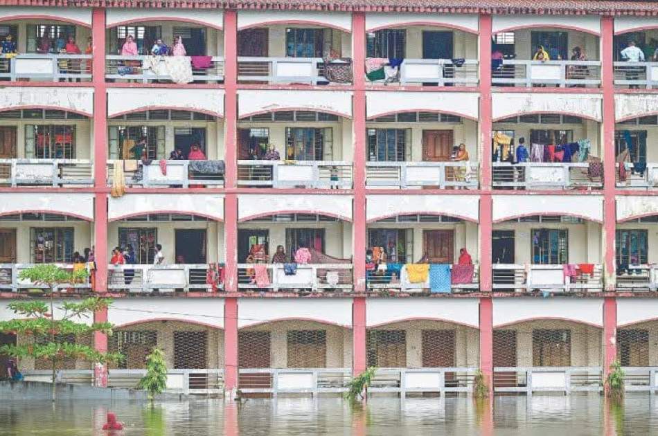 Over 300,000 still in shelters as floods ease in Bangladesh