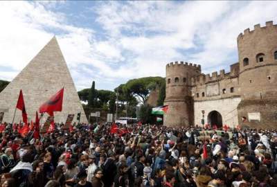 د ایټالیا د پولیسو لخوا د فلسطین پلوه مظاهره چیانو ځپل