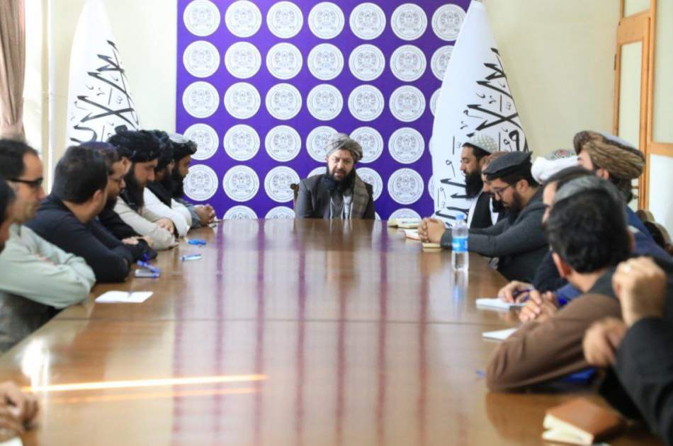 Holding a coordination meeting between government spokespersons and media officials