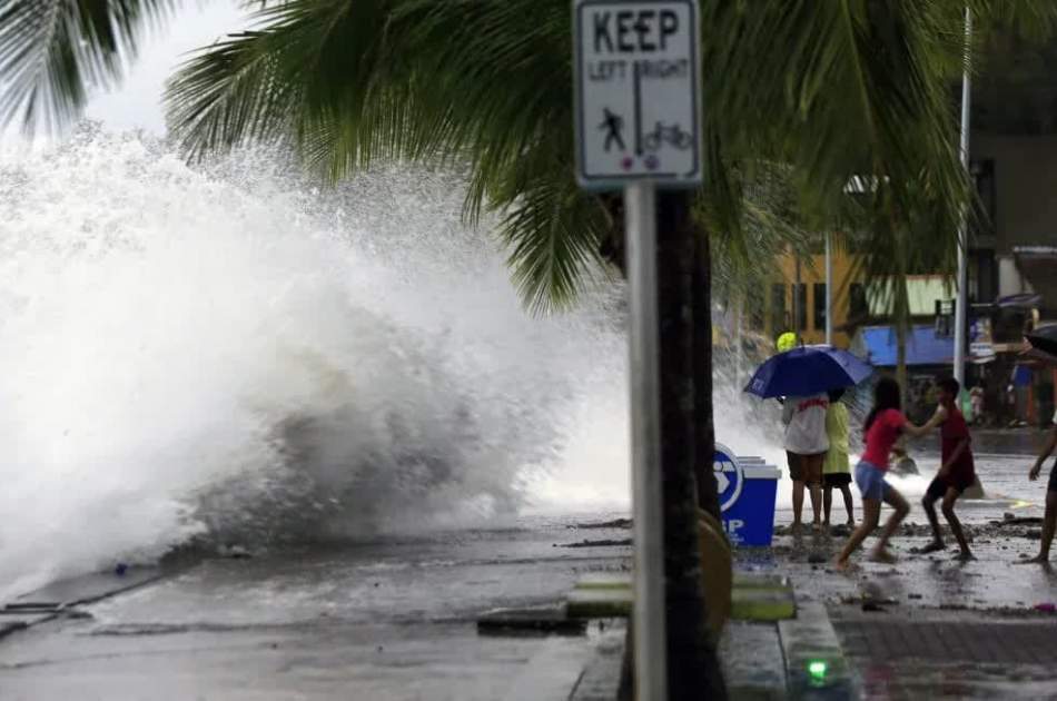 Philippines evacuates half a million people as Super Typhoon Man-yi makes landfall