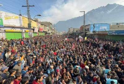 Shiites of Parachinar rage at funeral of martyrs of armed attack/ Ayatollah Sistani condemns this crime