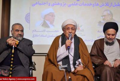 مؤتمر أعلام الهجرة؛ تكريم شخصيتين علميتين وبحثيتين واجتماعيتين أفغانيين في مشهد