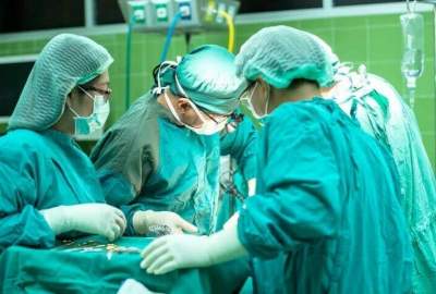 Chinese doctors implant pig liver in human for first time