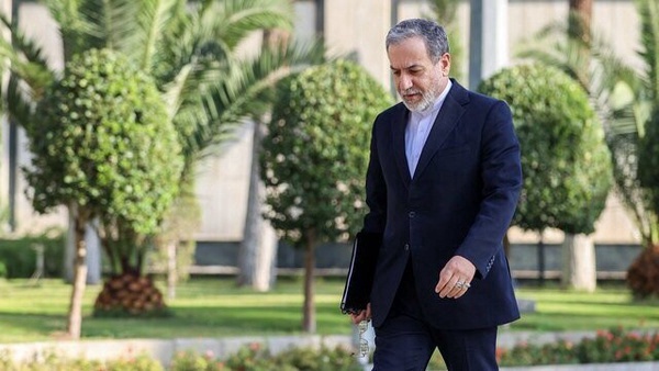 وزير الخارجية الايراني يتوجه اليوم الى مسقط