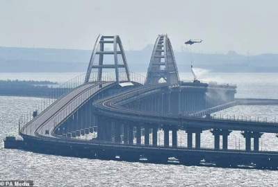 أوكرانيا تزعم هجومًا على جسر القرم باستخدام 1100 كيلوغرام من المتفجرات؛ الجسر في حالة الطوارئ