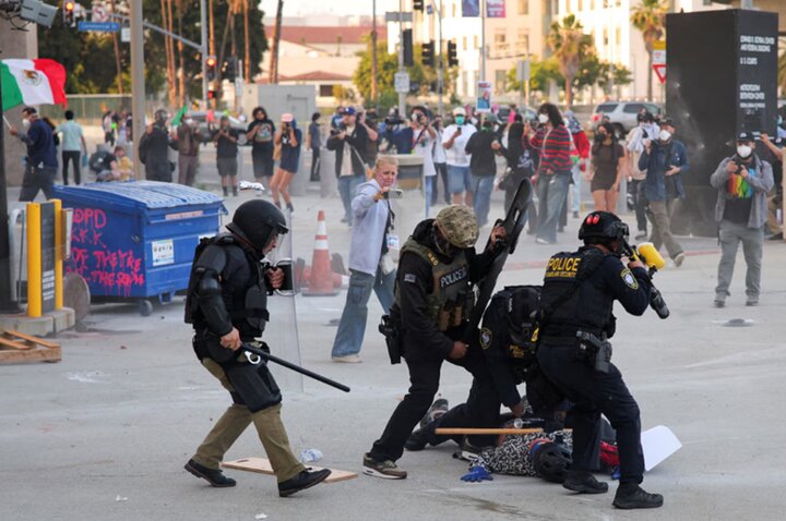 موج اعتراضات ضد مهاجرتی در آمریکا؛ بازداشت ده‌ها تن در لس‌آنجلس