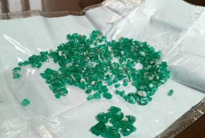 بيع كمية 4700 قيراط من الزمرد من بَنْجْشِير