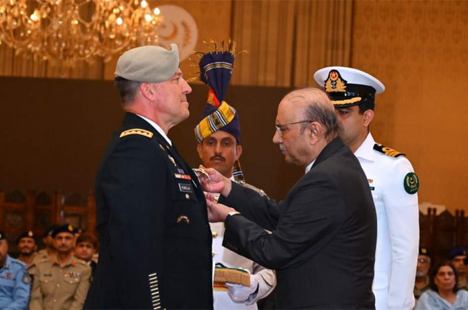 Awarding of the highest military decoration to the commander of CENTCOM, a pro-Israel general