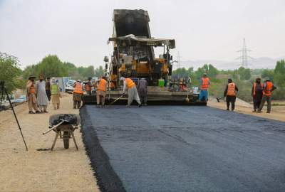 پیشرفت چشمگیر در بازسازی شاهراه کابل ـ قندهار؛ کار اسفالت طبقه سوم بخش چهارم در میدان وردک ادامه دارد پیشرفت چشمگیر در بازسازی شاهراه کابل ـ قندهار؛ کار اسفالت طبقه سوم بخش چهارم در میدان وردک ادامه دارد