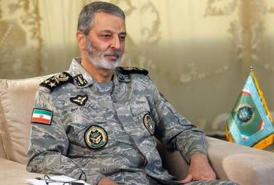 رئيس أركان الجيش الإيراني يؤكد استعداد بلاده لتعزيز التعاون مع باكستان لمكافحة الإرهاب وتأمين الحدود المشتركة